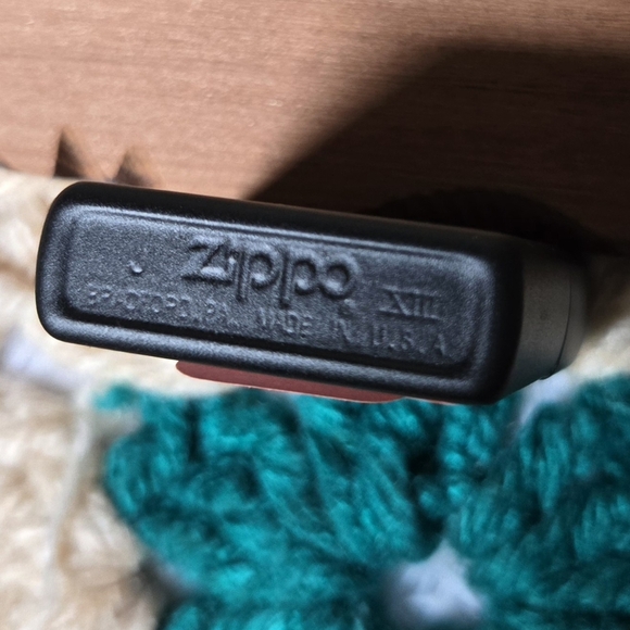 Marlboro Zippo Compass Lighter and Leather and Metal Ashtray Set NIB/NWT - Picture 15 of 16